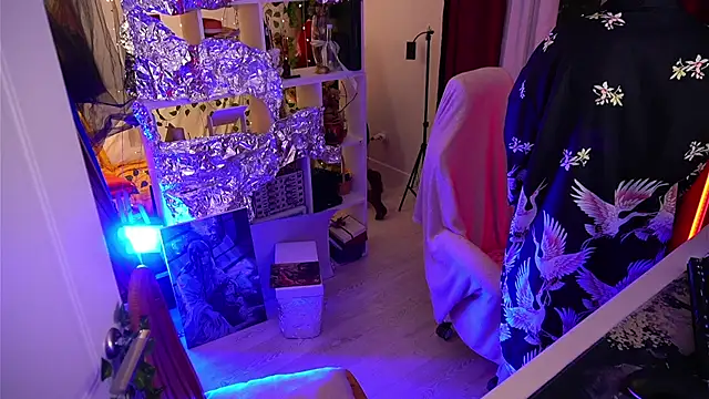 Snapshot of Sova173 chatting on December 1, 3:22 am Sova173 online show from December 1, 3:22 am