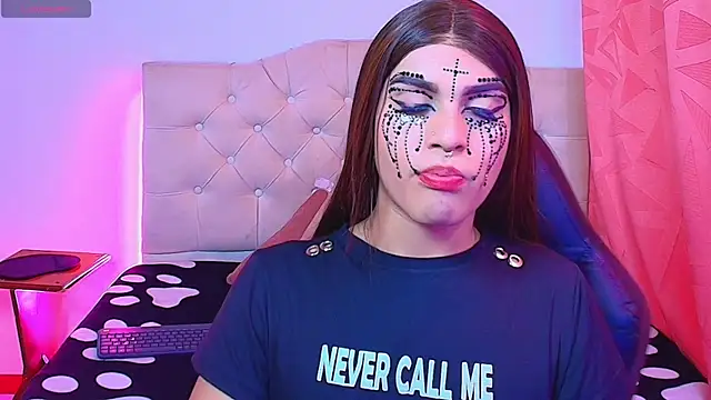 lailahdark online show from October 26, 5:35 am