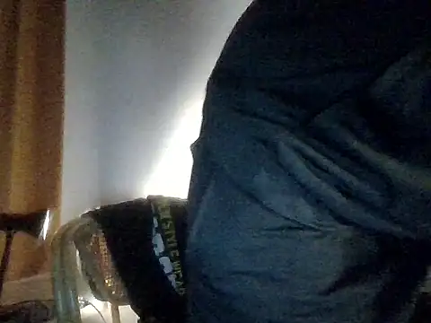 Snapshot of SmokedAlloy2 chatting on February 25, 9:24 pm SmokedAlloy2 online show from February 25, 9:24 pm