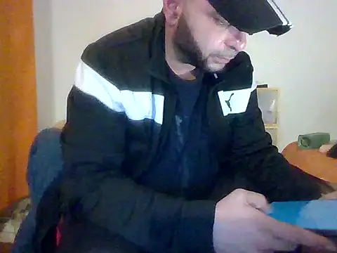 Snapshot of SmokedAlloy2 chatting on March 6, 6:48 pm SmokedAlloy2 online show from March 6, 6:48 pm