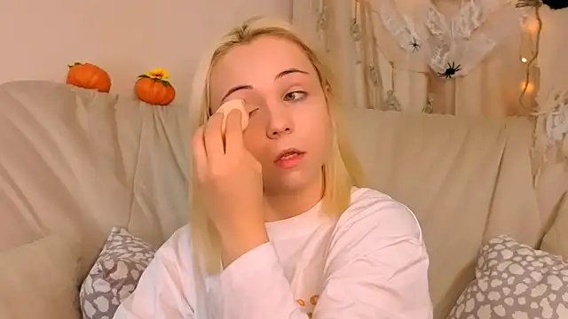 Charlotte Colinss online show from October 20, 5:19 am