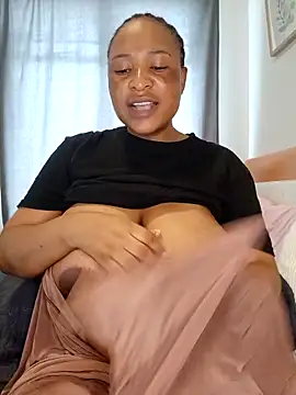 Snapshot of Sweetbxxx24 chatting on March 12, 9:48 am Sweetbxxx24 online show from March 12, 9:48 am