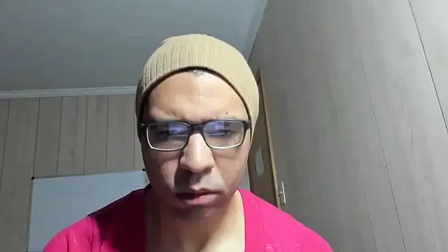 Snapshot of NaturalBeautyQueen chatting on October 19, 12:50 pm NaturalBeautyQueen online show from October 19, 12:50 pm