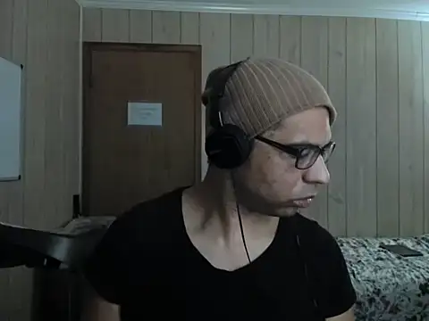 Snapshot of NaturalBeautyQueen chatting on October 27, 7:40 pm NaturalBeautyQueen online show from October 27, 7:40 pm