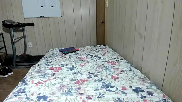 Snapshot of NaturalBeautyQueen chatting on December 15, 10:30 am NaturalBeautyQueen online show from December 15, 10:30 am