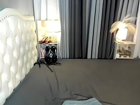 naughtyandreaxx online show from October 3, 8:11 am