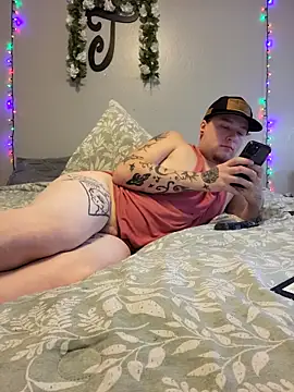 Snapshot of matty244 chatting on October 18, 10:54 pm matty244 online show from October 18, 10:54 pm