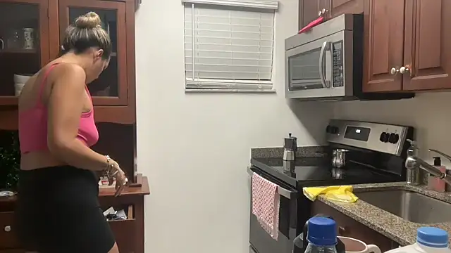 Snapshot of prettyykitty22 chatting on March 23, 12:36 am prettyykitty22 online show from March 23, 12:36 am