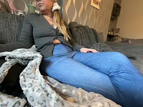 Anastasia-BlondeXX online show from February 11, 9:03 am