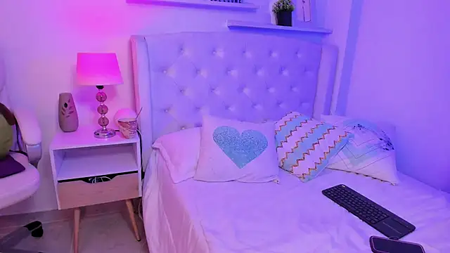 AmeliaRossi  online show from November 8, 5:18 am