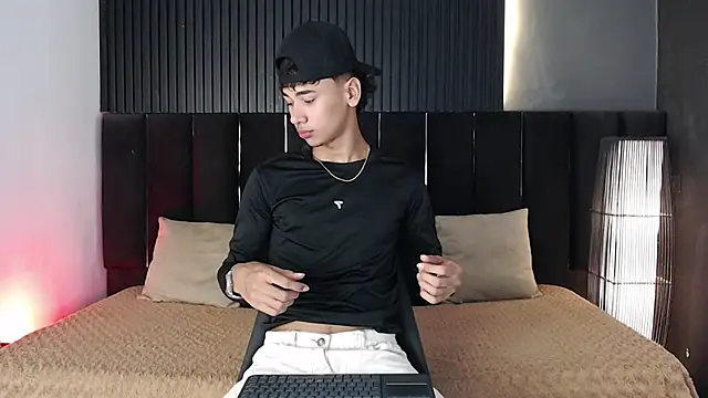 Snapshot of Dominic_ghost chatting on September 28, 6:57 pm Dominic ghost online show from September 28, 6:57 pm