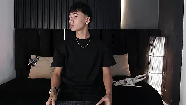 Snapshot of Dominic_ghost chatting on October 27, 12:36 am Dominic ghost online show from October 27, 12:36 am