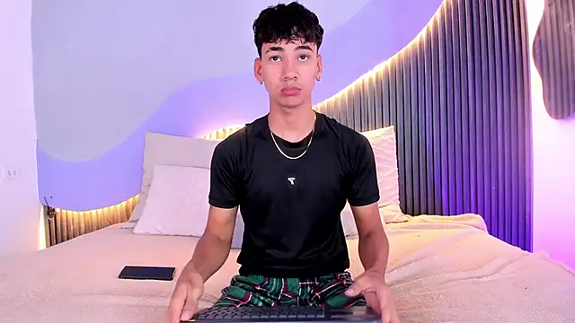 Snapshot of Dominic_ghost chatting on November 6, 5:52 am Dominic ghost online show from November 6, 5:52 am