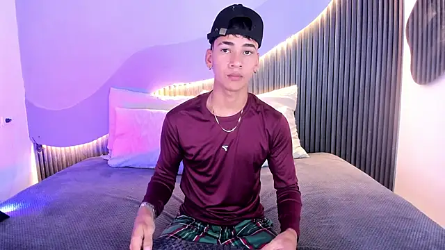 Snapshot of Dominic_ghost chatting on November 10, 1:04 am Dominic ghost online show from November 10, 1:04 am