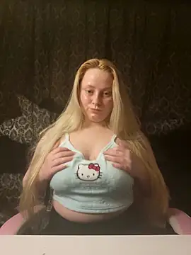 Snapshot of EmilyAngelUK chatting on February 12, 1:22 am EmilyAngelUK online show from February 12, 1:22 am