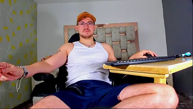 BrunoWalkerr online show from October 7, 12:57 pm