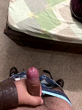 Snapshot of Hotguyforfun chatting on December 4, 12:14 pm Hotguyforfun online show from December 4, 12:14 pm