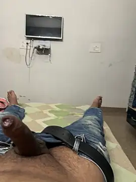 Snapshot of Hotguyforfun chatting on December 5, 12:14 pm Hotguyforfun online show from December 5, 12:14 pm