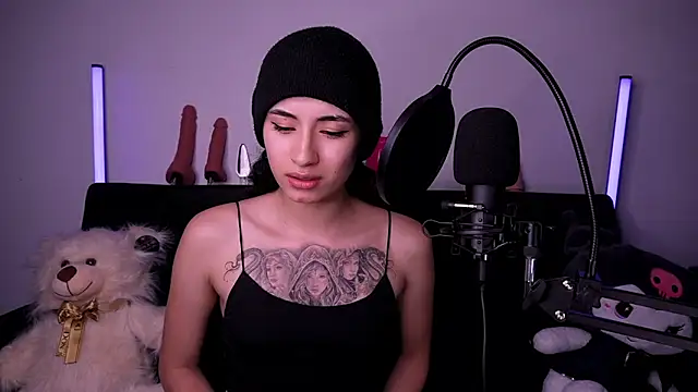 Alynn Bri  online show from March 19, 1:53 am