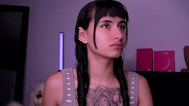 Alynn Bri  online show from March 21, 3:33 am