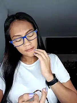 sarah garcia  online show from May 31, 7:59 pm
