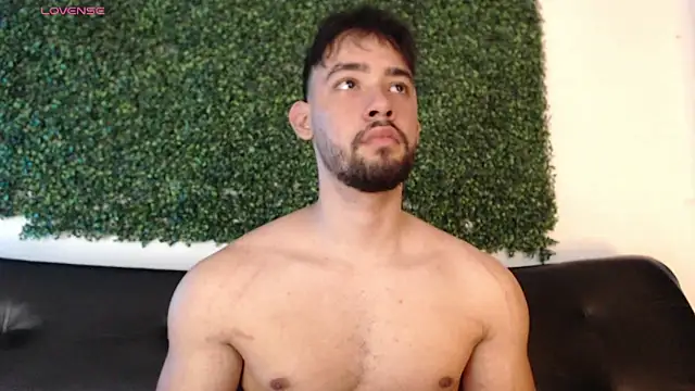 Snapshot of sam_ford_2 chatting on February 13, 1:23 am sam ford 2 online show from February 13, 1:23 am