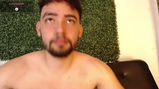 Snapshot of sam_ford_2 chatting on March 22, 12:03 am sam ford 2 online show from March 22, 12:03 am