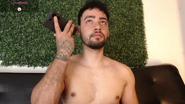 Snapshot of sam_ford_2 chatting on March 25, 11:55 pm sam ford 2 online show from March 25, 11:55 pm