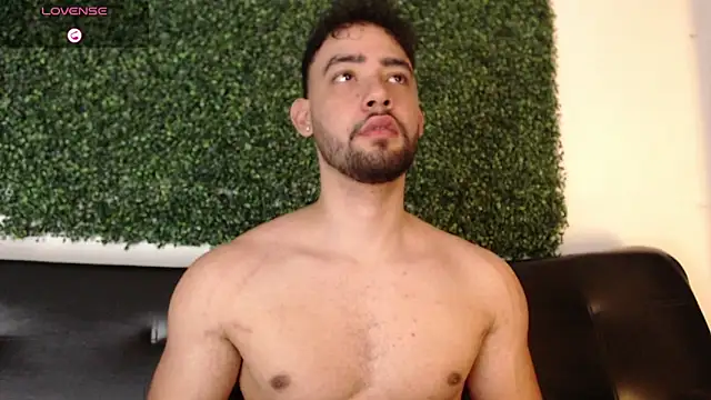 Snapshot of sam_ford_2 chatting on March 29, 12:32 am sam ford 2 online show from March 29, 12:32 am