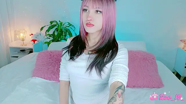 Snapshot of cuteezoe chatting on February 28, 12:11 am cuteezoe online show from February 28, 12:11 am