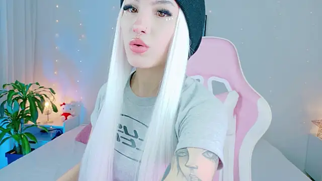 Snapshot of cuteezoe chatting on March 14, 3:45 am cuteezoe online show from March 14, 3:45 am