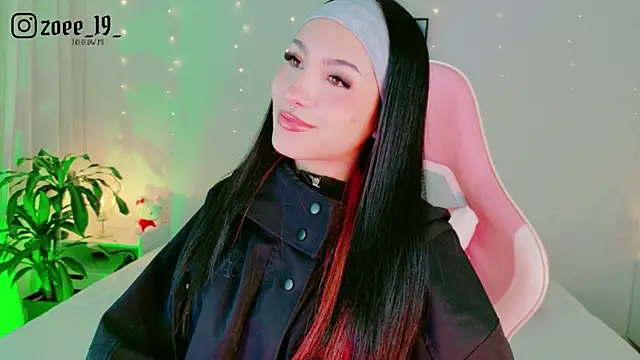 Snapshot of cuteezoe chatting on March 24, 2:49 am cuteezoe online show from March 24, 2:49 am