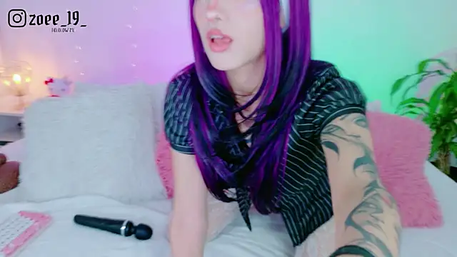 Snapshot of cuteezoe chatting on March 29, 4:23 am cuteezoe online show from March 29, 4:23 am