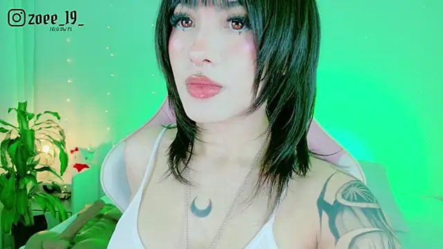 Snapshot of cuteezoe chatting on May 4, 3:35 am cuteezoe online show from May 4, 3:35 am
