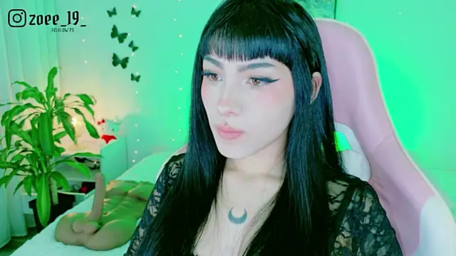 Snapshot of cuteezoe chatting on May 15, 2:51 am cuteezoe online show from May 15, 2:51 am