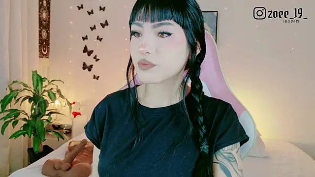 Snapshot of cuteezoe chatting on May 18, 4:29 am cuteezoe online show from May 18, 4:29 am