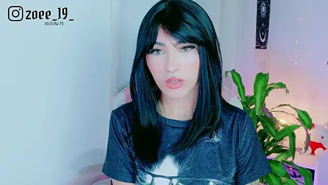 Snapshot of cuteezoe chatting on June 1, 3:41 am cuteezoe online show from June 1, 3:41 am