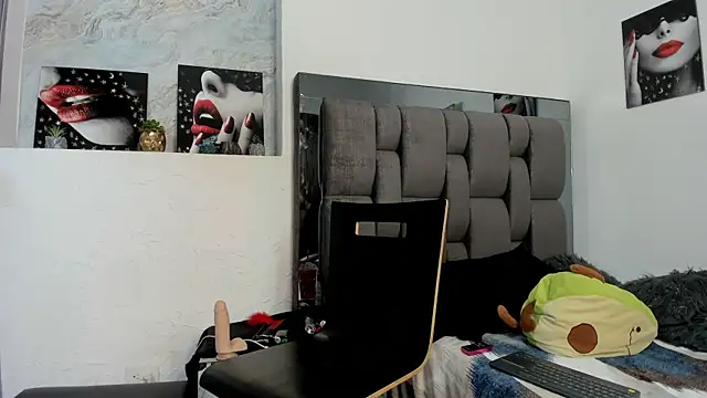 Snapshot of GiorgiaDarkness chatting on September 19, 1:18 am GiorgiaDarkness online show from September 19, 1:18 am