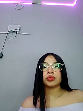 Anne Mia online show from November 24, 9:42 am