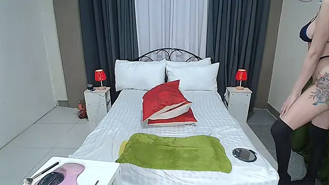 petitetsbigloads online show from January 10, 9:41 pm