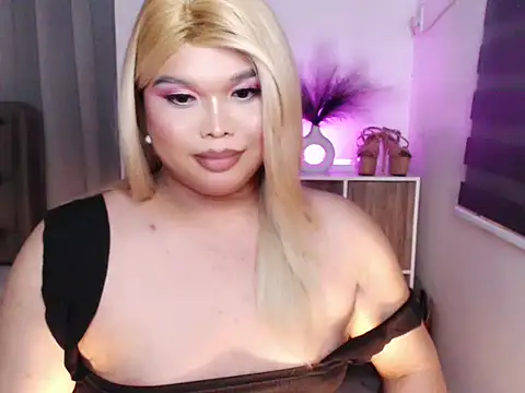 Snapshot of Ellise_Hilton chatting on December 5, 9:40 am Ellise Hilton online show from December 5, 9:40 am