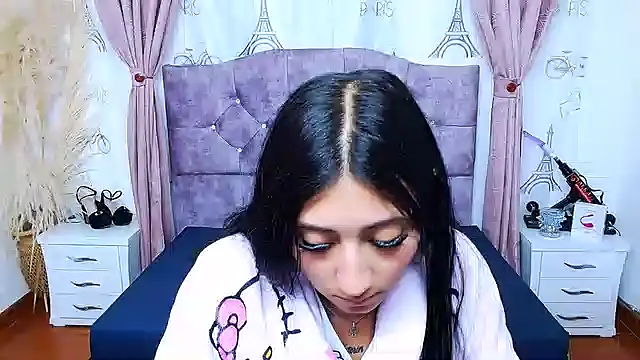 Snapshot of Wendy-13 chatting on October 11, 11:09 am Wendy-13 online show from October 11, 11:09 am