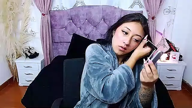 Snapshot of Wendy-13 chatting on October 18, 11:33 am Wendy-13 online show from October 18, 11:33 am