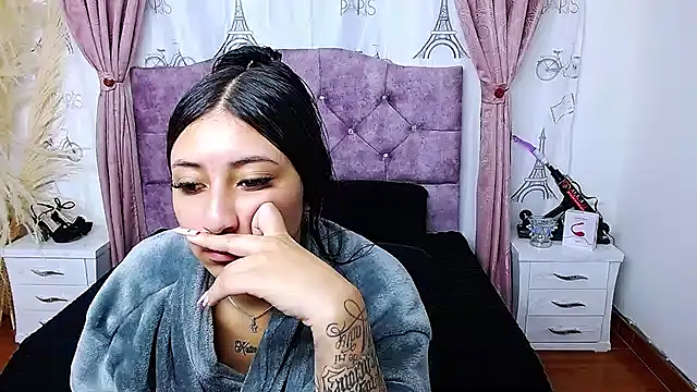 Snapshot of Wendy-13 chatting on October 21, 11:22 am Wendy-13 online show from October 21, 11:22 am