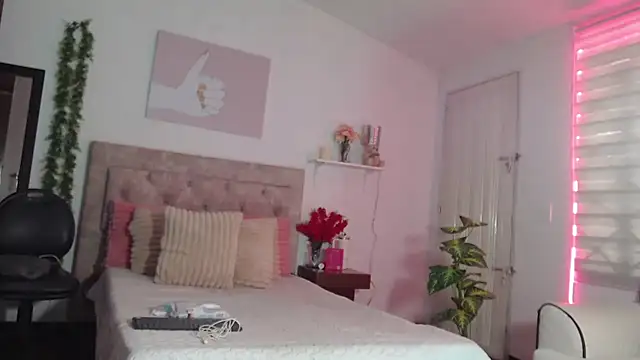 Snapshot of Noapino chatting on July 22, 8:33 pm Noapino online show from July 22, 8:33 pm