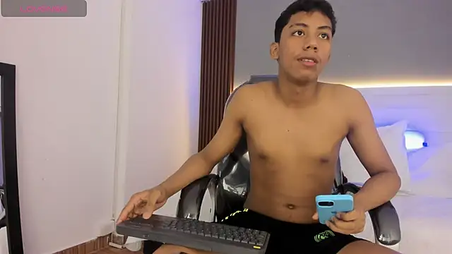 Brunette  boy online show from February 13, 3:35 am