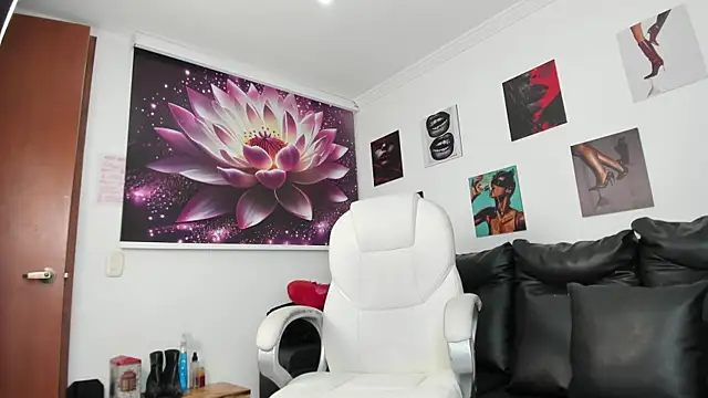 Snapshot of lycoris_19 chatting on October 7, 8:50 pm lycoris 19 online show from October 7, 8:50 pm