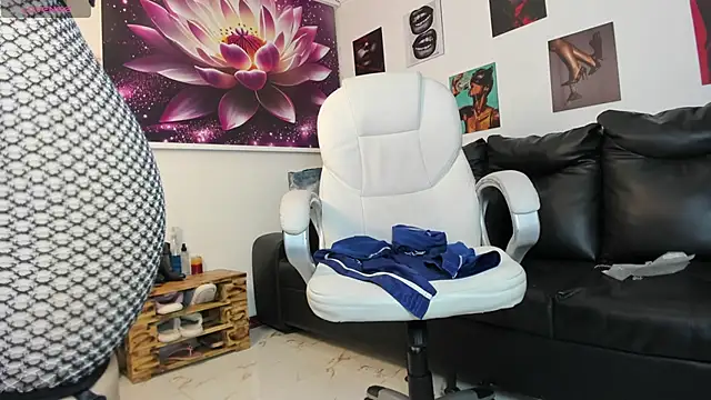 Snapshot of lycoris_19 chatting on October 10, 8:30 pm lycoris 19 online show from October 10, 8:30 pm