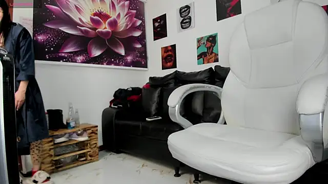 Snapshot of lycoris_19 chatting on October 21, 9:04 pm lycoris 19 online show from October 21, 9:04 pm