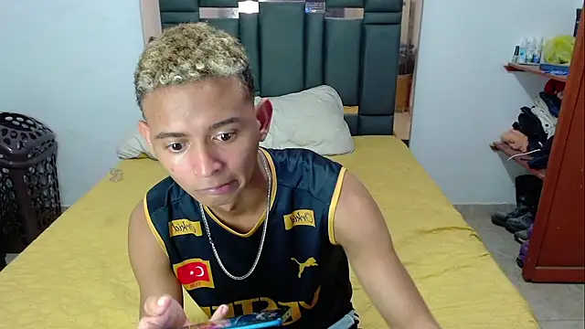 Snapshot of Raam_Star chatting on March 15, 6:19 am Raam Star online show from March 15, 6:19 am
